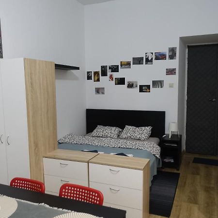 Umbrella Guest Rooms Краков Экстерьер фото