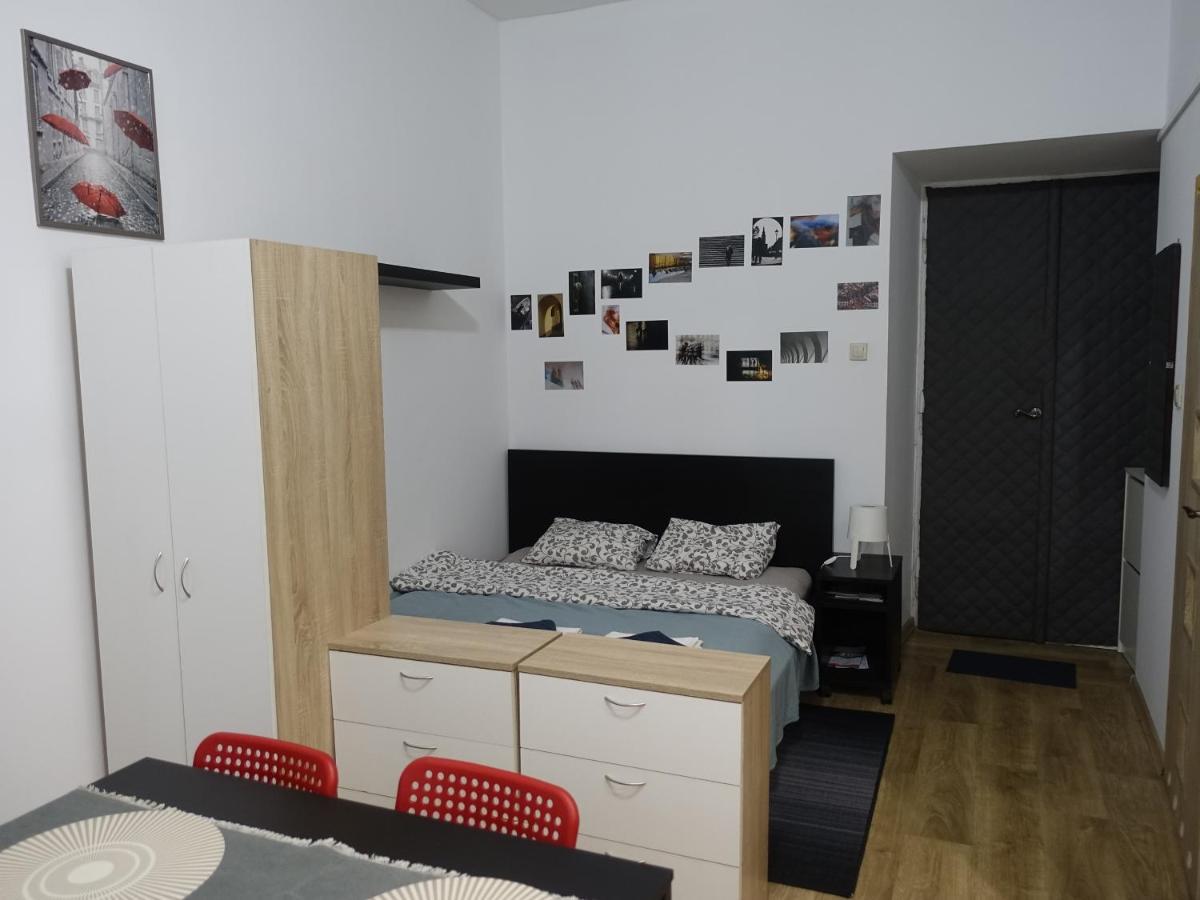 Umbrella Guest Rooms Краков Экстерьер фото