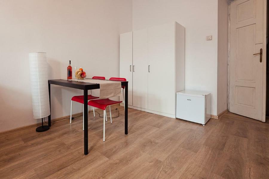 Umbrella Guest Rooms Краков Экстерьер фото